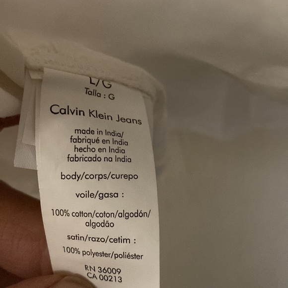 Calvin Klein Jeans White  zigzag blouse size L - Picture 4 of 4